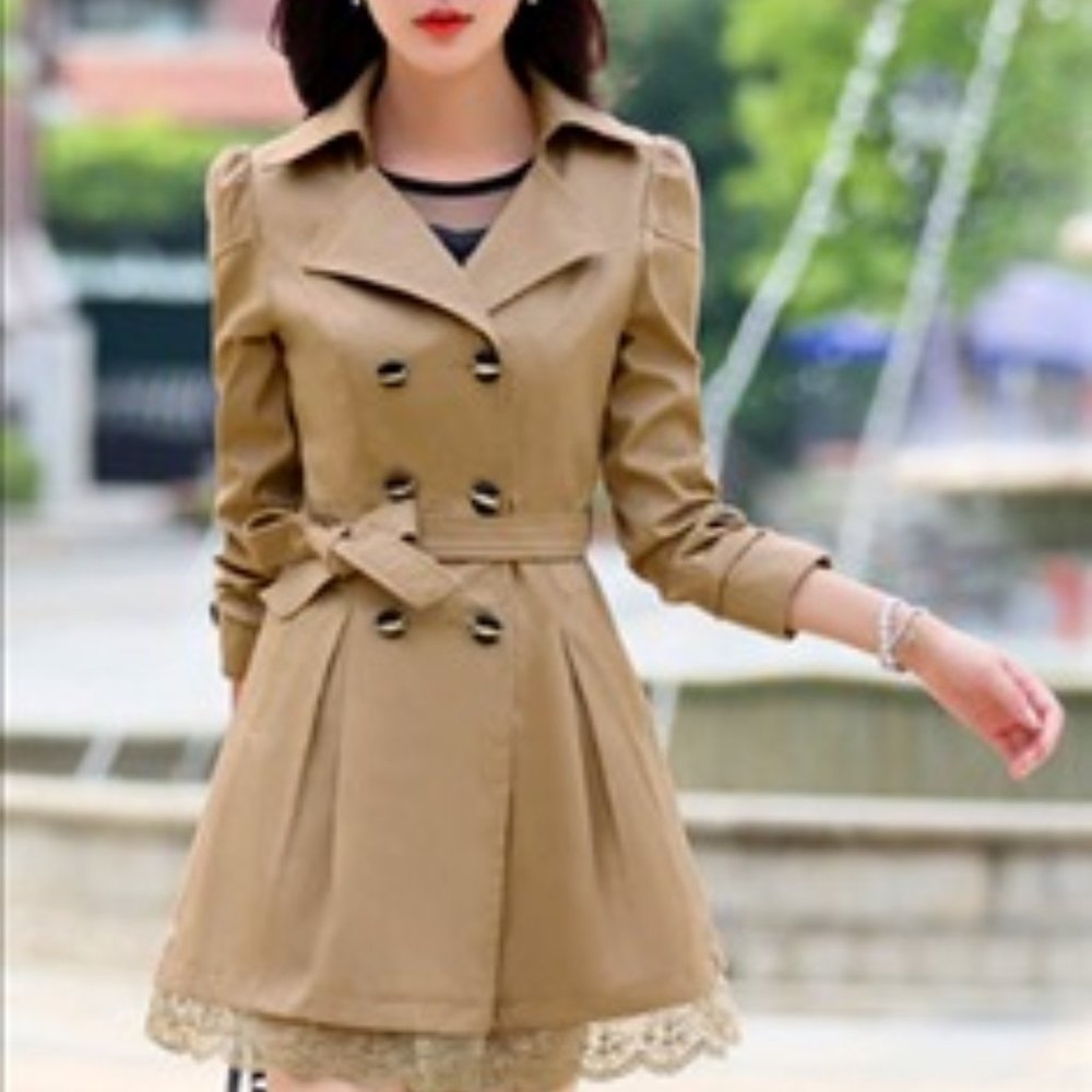 BEIGE FRONT BUTTON JACKET W/ BOTTOM LACE DETAIL
